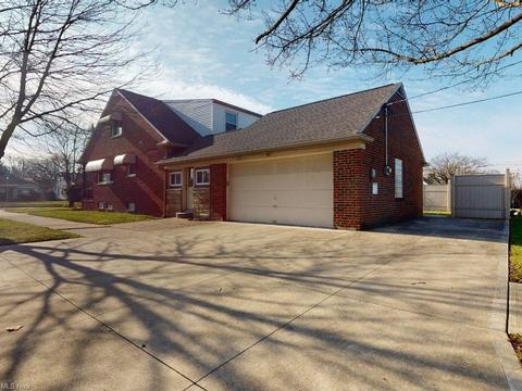 5790 Eldon Dr, Parma, OH 44130 photo 3