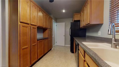 5790 Eldon Dr, Parma, OH 44130 photo 5