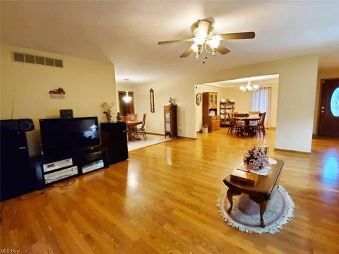 2 Shell Cir, Belpre, OH 45714 photo 2