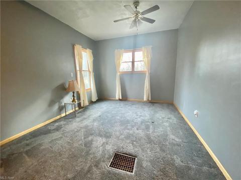 2573 E Midlothian Blvd, Struthers, OH 44471 photo 8