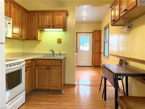 2573 E Midlothian Blvd, Struthers, OH 44471 photo 2
