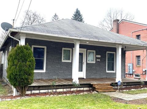 2573 E Midlothian Blvd, Struthers, OH 44471 photo 1