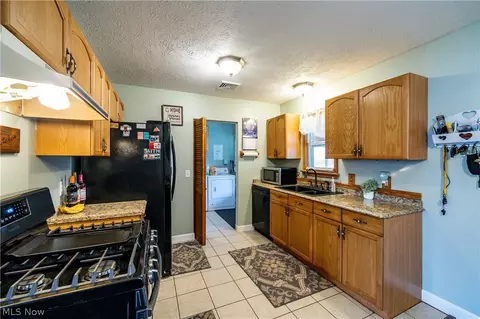 9893 Short Dr, Windham, OH 44288 photo 13