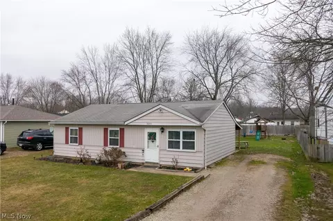 9893 Short Dr, Windham, OH 44288 photo 2