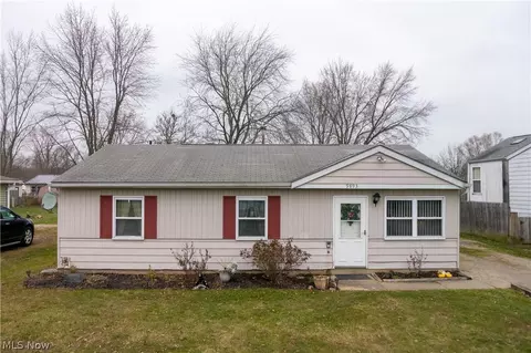 9893 Short Dr, Windham, OH 44288 photo 1
