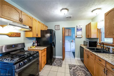 9893 Short Dr, Windham, OH 44288 photo 17