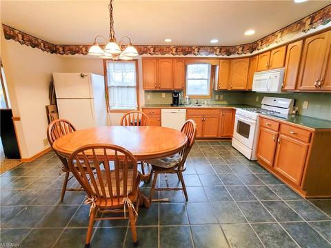 6920 Eastham Cir NW, Canton, OH 44708 photo 5