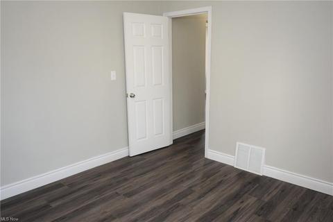 2823 Robindale Ave, Akron, OH 44312 photo 13