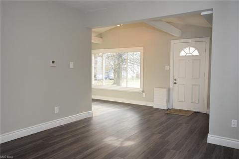 2823 Robindale Ave, Akron, OH 44312 photo 2