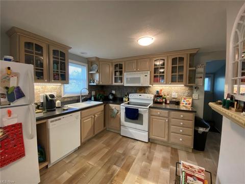 1601 Mapledale Rd, Wickliffe, OH 44092 photo 2
