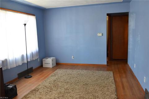 132 Longfellow St, Elyria, OH 44035 photo 4