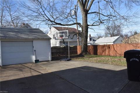 132 Longfellow St, Elyria, OH 44035 photo 2