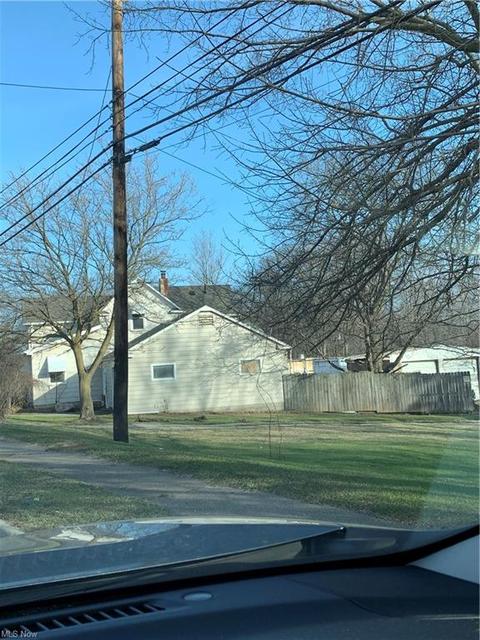 6285 Elyria Ave, Elyria, OH 44035 photo 3