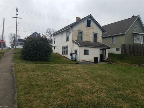435 Maplewood Ave, Struthers, OH 44471 photo 2