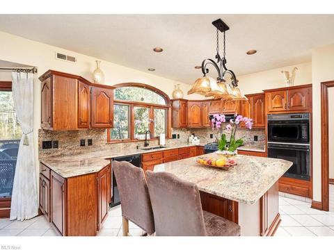 7249 Rollingbrook Trl, Solon, OH 44139 photo 10