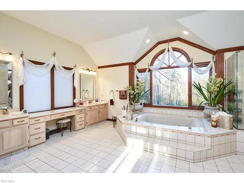 7249 Rollingbrook Trl, Solon, OH 44139 photo 18