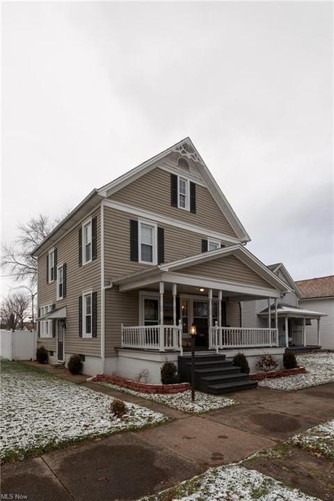 307 E 2nd St, Dover, OH 44622 photo 3