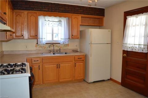 400 Stealey St, Middlebourne, WV 26149 photo 6