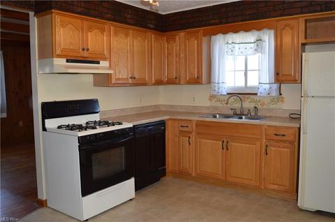 400 Stealey St, Middlebourne, WV 26149 photo 8