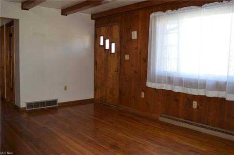 400 Stealey St, Middlebourne, WV 26149 photo 5