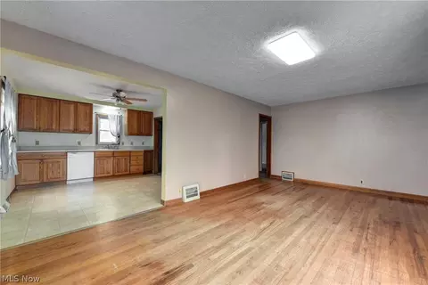 3319 Pickett Rd, Lorain, OH 44053 photo 9