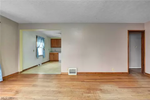 3319 Pickett Rd, Lorain, OH 44053 photo 5
