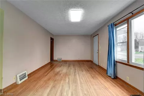 3319 Pickett Rd, Lorain, OH 44053 photo 4