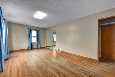3319 Pickett Rd, Lorain, OH 44053 photo 8
