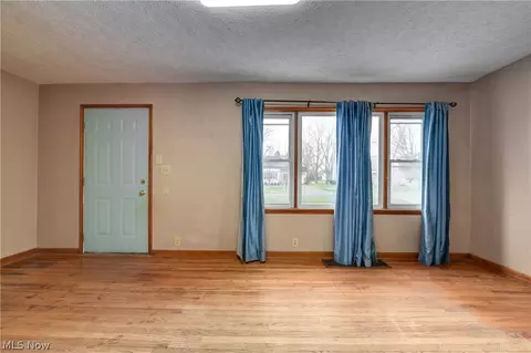 3319 Pickett Rd, Lorain, OH 44053 photo 2