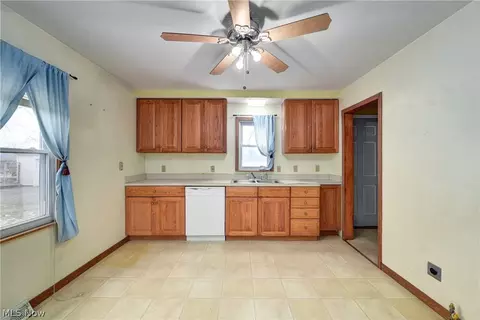 3319 Pickett Rd, Lorain, OH 44053 photo 12