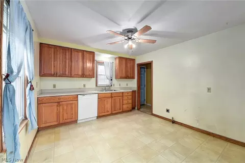 3319 Pickett Rd, Lorain, OH 44053 photo 11
