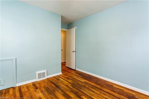 629 Eastern Heights Blvd, Elyria, OH 44035 photo 9