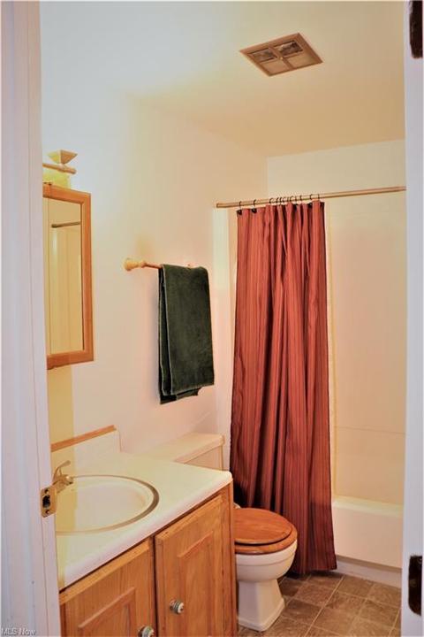 93 E Britton Rd, Burbank, OH 44214 photo 12