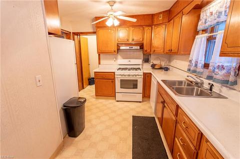 980 Corwin Ave, Akron, OH 44310 photo 9