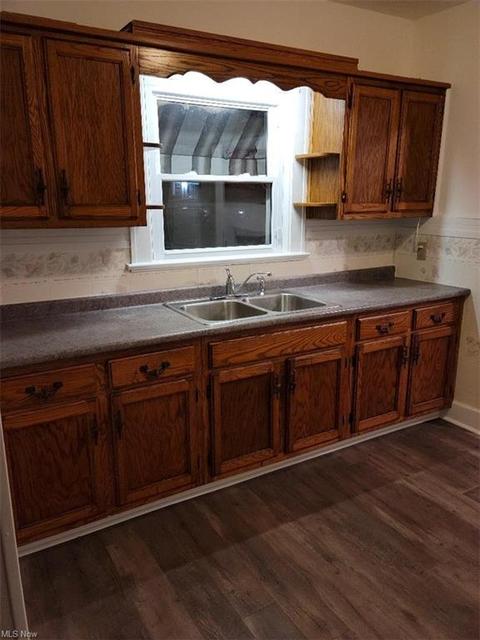 2215 E 33rd St, Lorain, OH 44055 photo 2