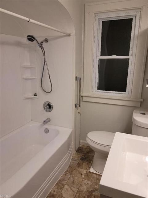 2215 E 33rd St, Lorain, OH 44055 photo 8