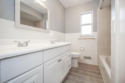 7903 Ackley Rd, Parma, OH 44129 photo 10