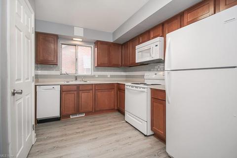 7903 Ackley Rd, Parma, OH 44129 photo 7