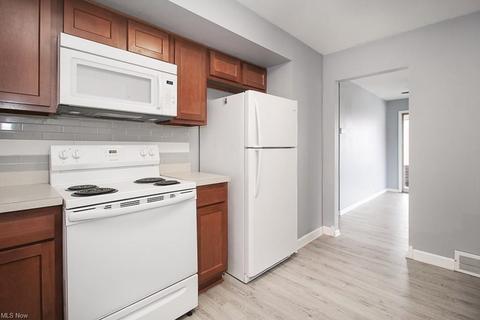 7903 Ackley Rd, Parma, OH 44129 photo 8
