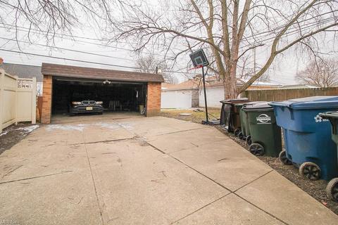 7903 Ackley Rd, Parma, OH 44129 photo 25