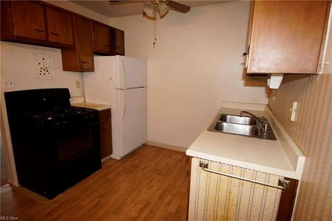 5651 Broadview Rd #E1, Parma, OH 44134 photo 8