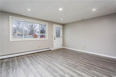 814 Longson Ave, Elyria, OH 44035 photo 8