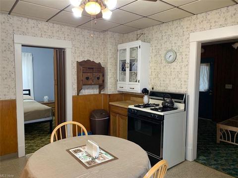 894 E 210th St, Euclid, OH 44119 photo 2