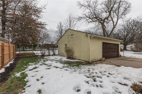 705 E 260th St, Euclid, OH 44132 photo 9