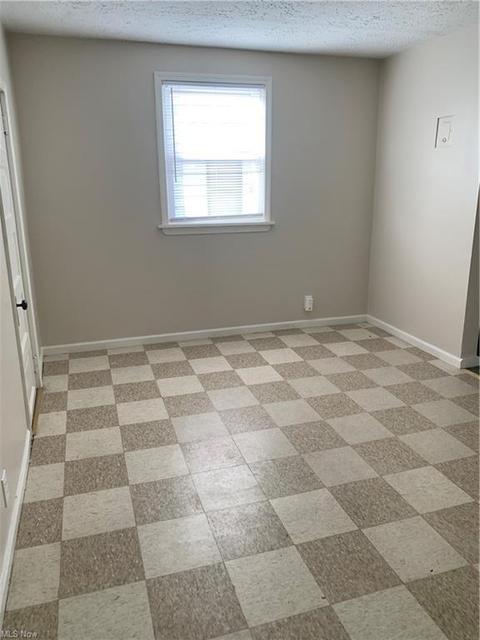 3983 E 54th St, Newburgh Heights, OH 44105 photo 16