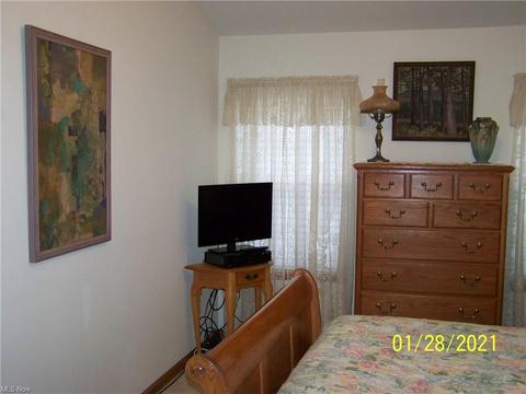 525 Falling Leaf Dr, Seven Hills, OH 44131 photo 9
