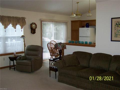 525 Falling Leaf Dr, Seven Hills, OH 44131 photo 3