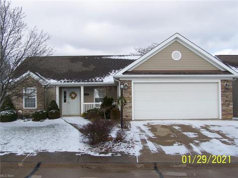 525 Falling Leaf Dr, Seven Hills, OH 44131 photo 1