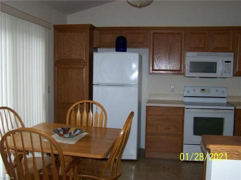 525 Falling Leaf Dr, Seven Hills, OH 44131 photo 6