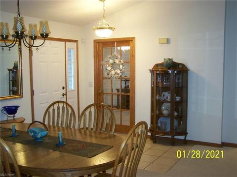525 Falling Leaf Dr, Seven Hills, OH 44131 photo 8
